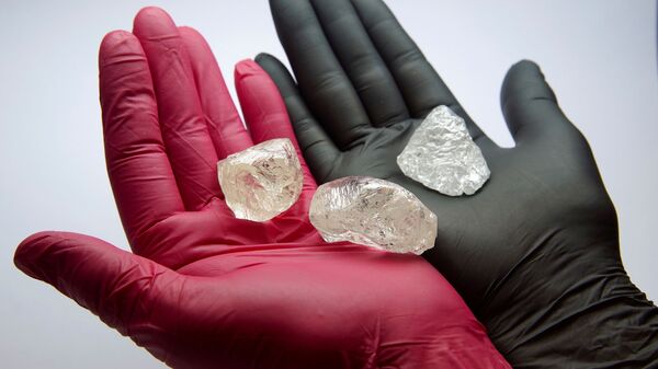 Драго камење, укључујући дијамант 2C BLK CLEAV 242CT, масе 242,31 карата - Sputnik Србија