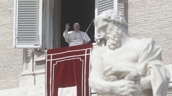 Папа Фрања током молитве у Ватикану - Sputnik Србија