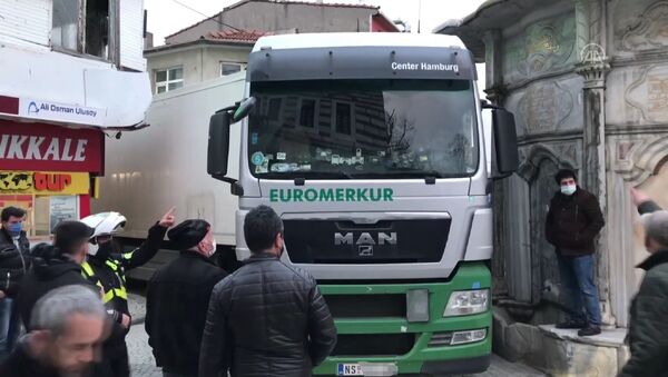 Камионџија из Србије заглавио се у Истанбулу пошто га је преварила навигација - Sputnik Србија