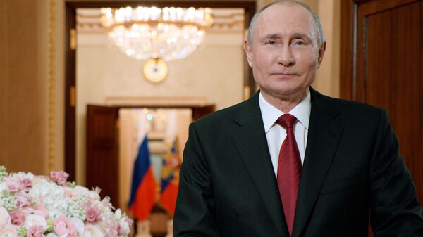 Путин честитао Дан жена: Истински мудра женска душа чини свет бољим