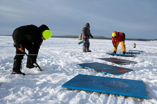 Припрема слика за изложбу „Док се лед не истопи у Белом мору, залив Нилмогуба - Sputnik Србија