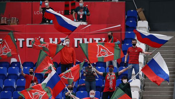 Навијачи Локомотиве Кубањ током меча против Трента - Sputnik Србија