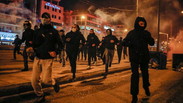 Demonstracija protiv policijskog suzbijanja skupova u Atini u Grčkoj - Sputnik Srbija