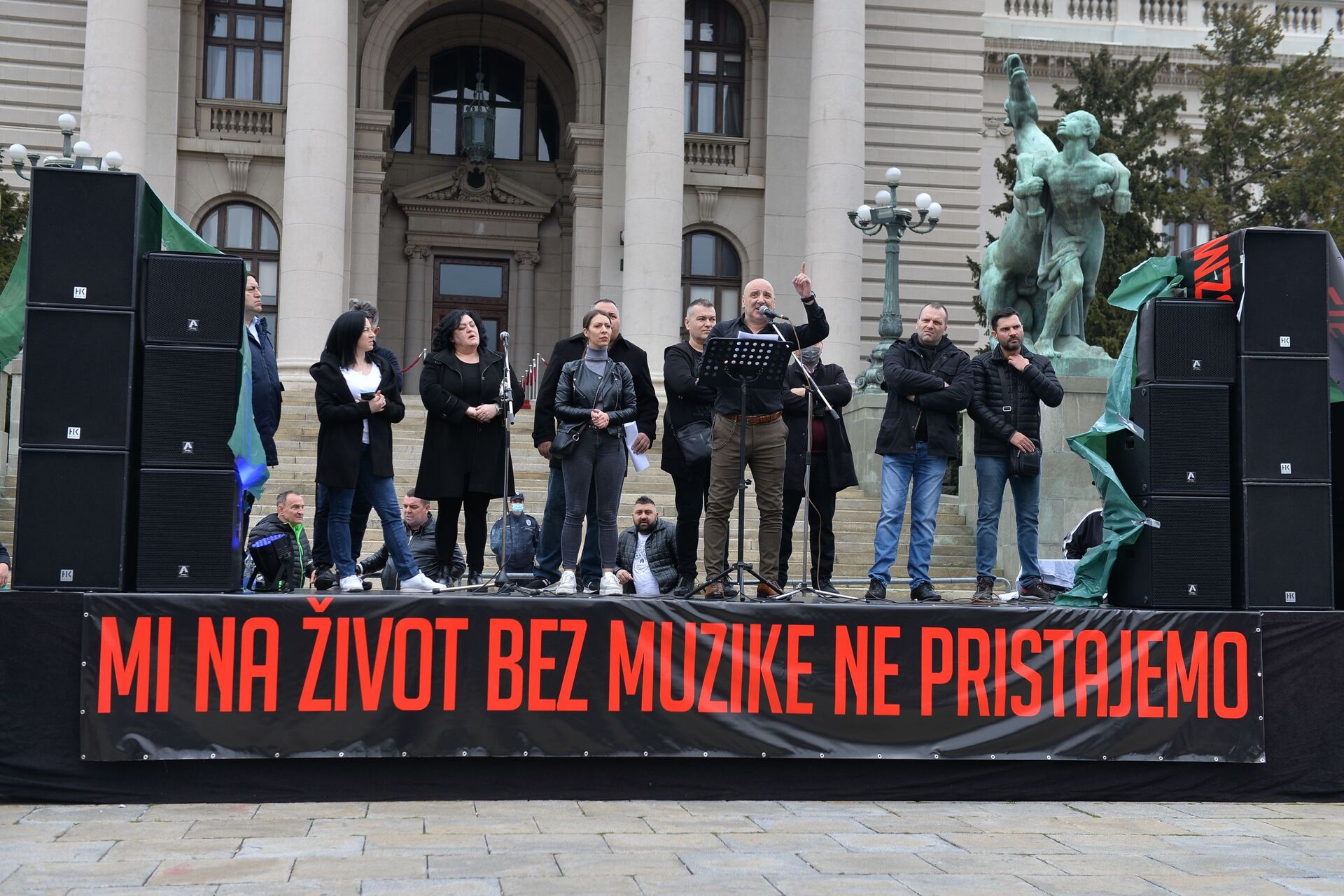 Protest muzičara, fotografa, ugostitelja i frizera u Beogradu: Najavljen štrajk glađu /foto/ - Sputnik Srbija, 1920, 14.03.2021