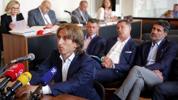 Hrvatski fudbaler Luka Modrić tokom suđenja braći Mamić - Sputnik Srbija