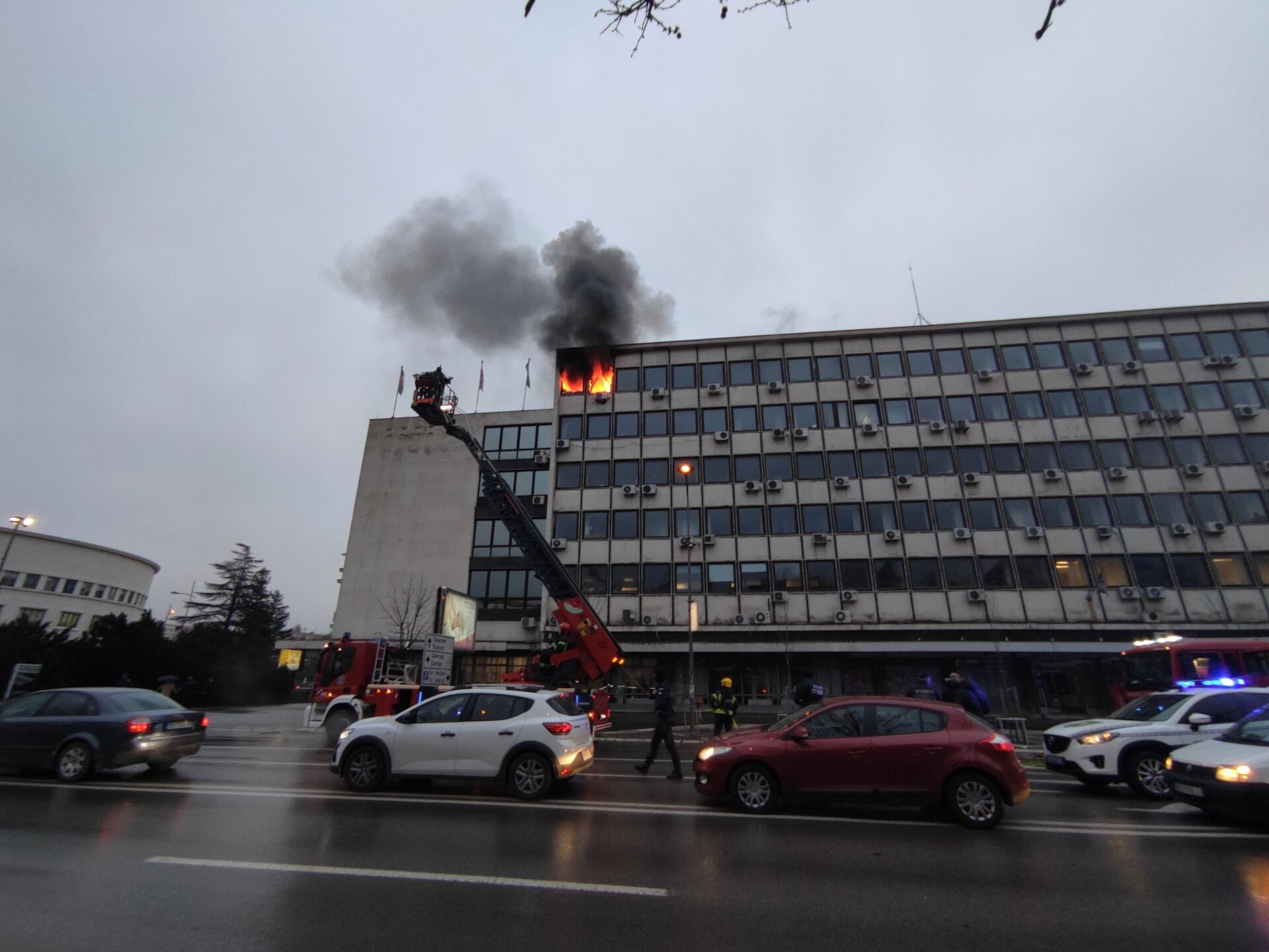 Požar u centru Novog Sada: Gorela zgrada Poreske uprave /foto, video/ - Sputnik Srbija, 1920, 17.03.2021