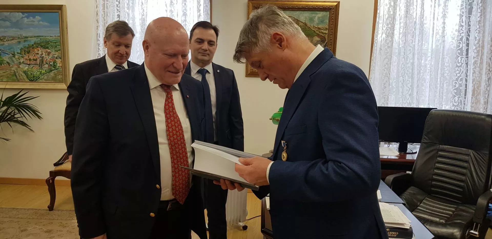 Lazanski odlikovan Ordenom za borbu protiv korone /foto/ Lazanski odlikovan Ordenom za borbu protiv korone /foto/ - Sputnik Srbija, 1920, 18.03.2021