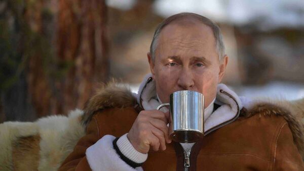 Vladimir Putin jednom prilikom izjavio je da najviše voli da pije čaj od sibirskih trava. - Sputnik Srbija