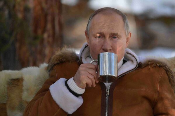 Vladimir Putin jednom prilikom izjavio je da najviše voli da pije čaj od sibirskih trava. - Sputnik Srbija