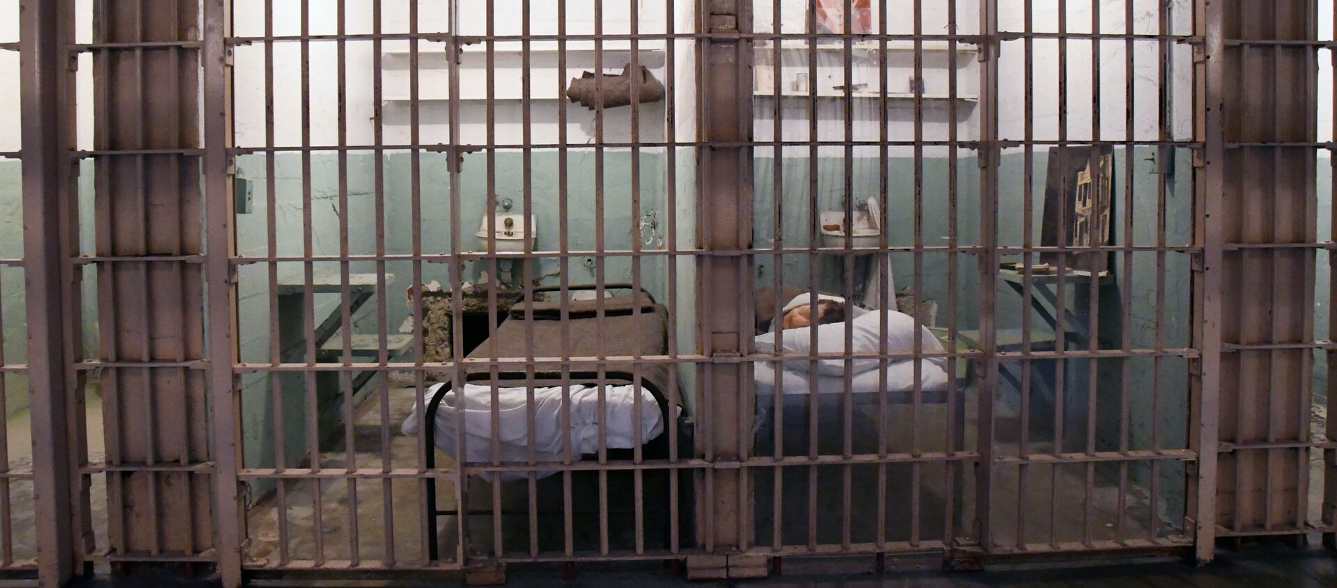 Реплика ћелија у напуштеном затвору на острву Алкатраз - Sputnik Србија, 1920, 06.05.2021