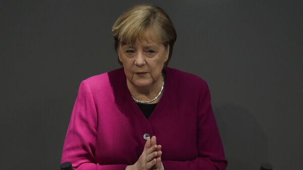 Angela Merkel se obraća poslanicima u Bundestagu - Sputnik Srbija
