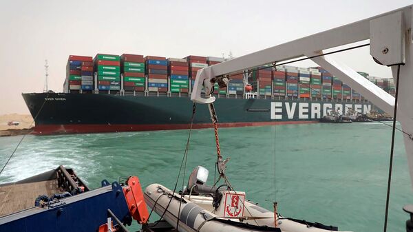 Теретни брод се насукао у Суецком каналу - Sputnik Србија