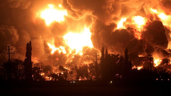 Пожар у рафинерији нафте у Индонезији - Sputnik Србија