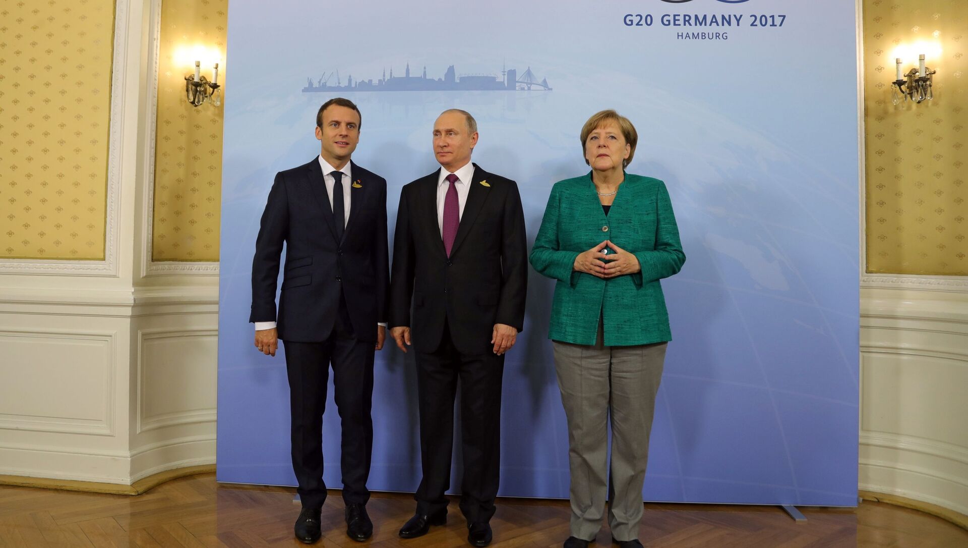Председник Француске Емануел Макрон, председник Русије Владимир Путин и немачка канцеларка Ангела Меркел на маргинама самита Г20 у Хамбургу - Sputnik Србија, 1920, 29.03.2021