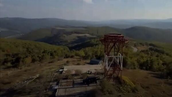 Војна База Косовских безбедносних снага која се гради на брду Црнуш у Јужној Митровици биће по својој структури копија америчке базе „Бондстил“ на Косову и Метохију - Sputnik Србија