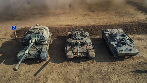 Samohodna artiljerijska haubica Msta S, tenk T-90A i borbeno vozilo pešadije BMP-3 na vojnim vežbama u Volgogradskoj oblasti - Sputnik Srbija