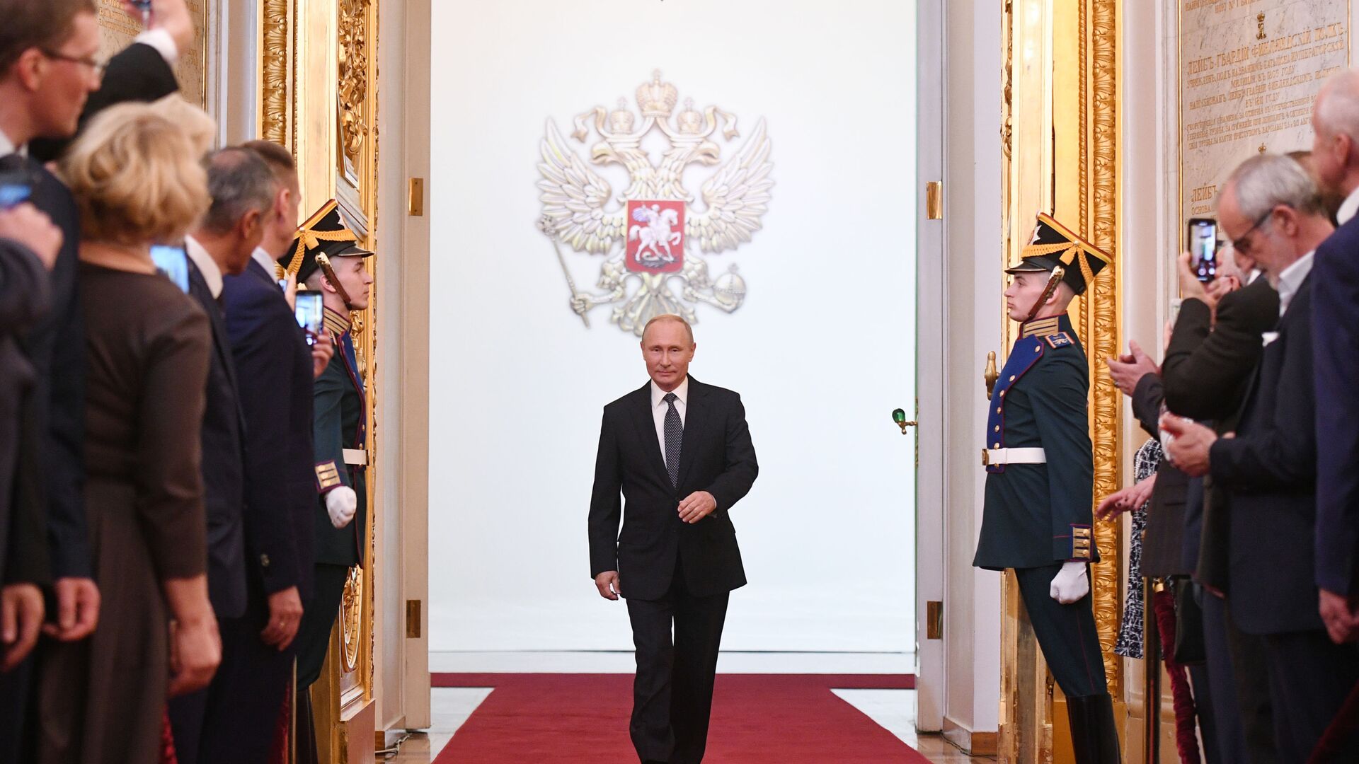 Predsednik Rusije Vladimir Putin na ceremoniji inauguracije u Kremlju - Sputnik Srbija, 1920, 05.04.2021