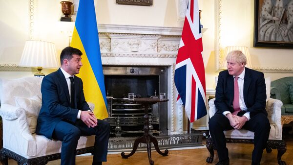 Predsednik Ukrajine Vladimir Zelenski i premijer Velike Britanije Boris Džonson na sastanaku u Londonu - Sputnik Srbija