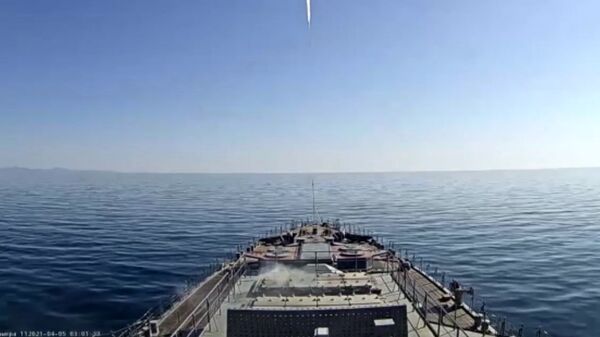 Lansiranje krstareće rakete Kalibar sa fregate Maršal Šapošnikov u Japanskom moru - Sputnik Srbija