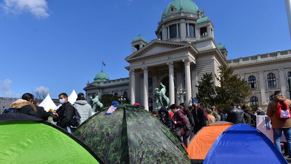 Протест фриленсера испред Скупштине - Sputnik Србија