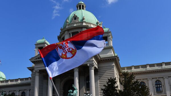 Застава испред Скупштине - Sputnik Србија