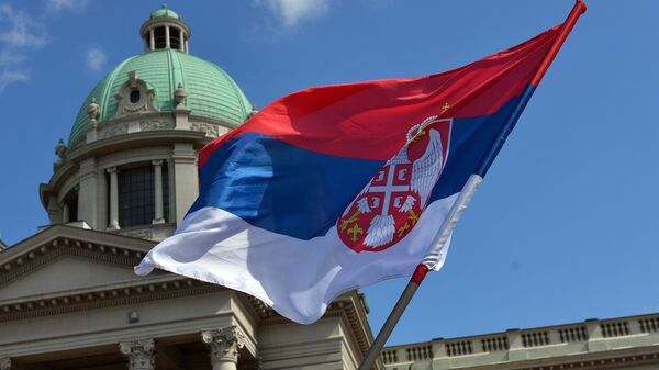 Zastava ispred Skupštine - Sputnik Srbija