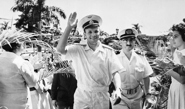 Boravak sovjetskog pilota-kosmonauta na Kubi na lični poziv Fidela Kastra. Jurij Gagarin pozdravlja stanovnike Havane - Sputnik Srbija
