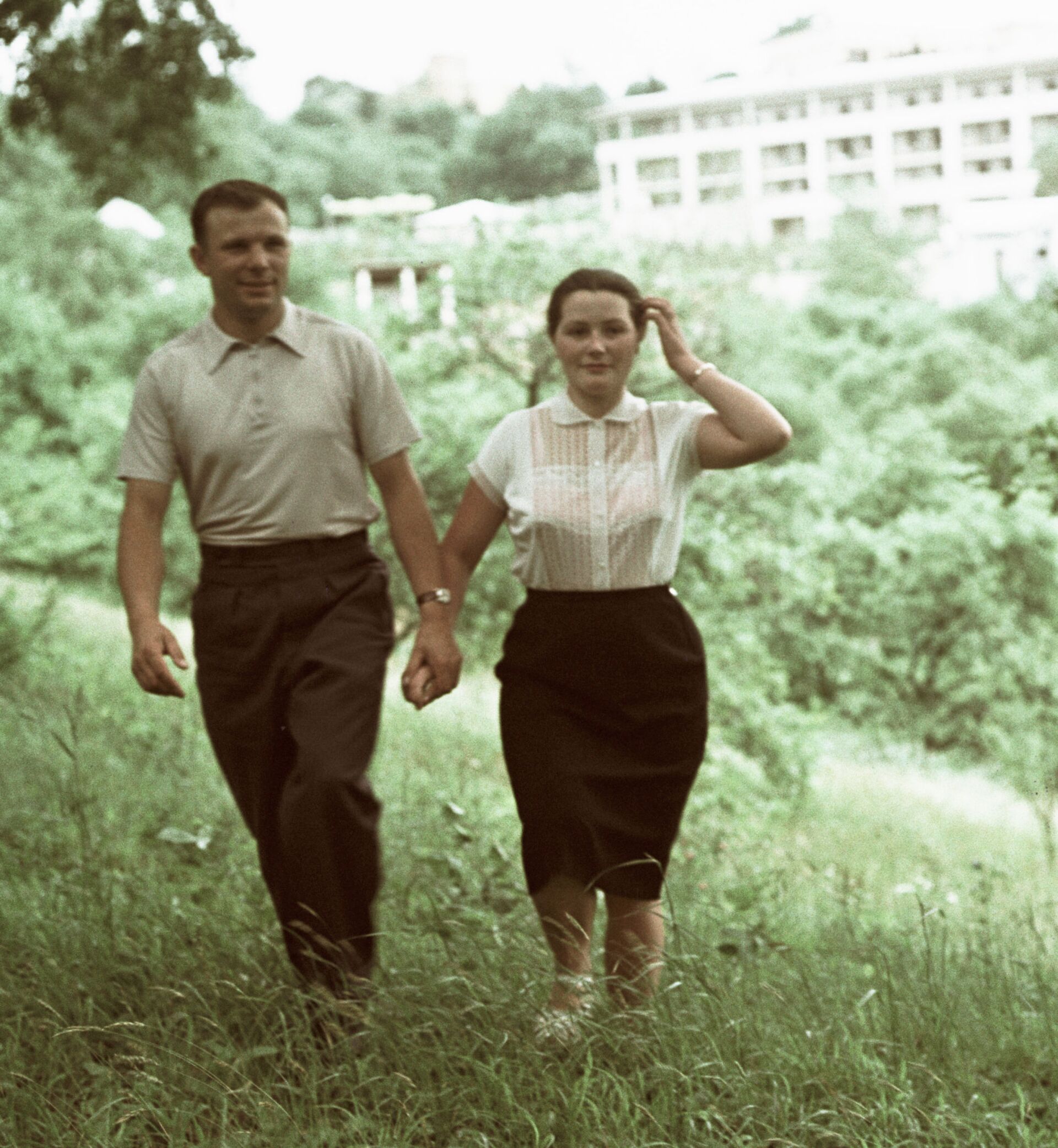 Летчик-космонавт СССР Юрий Гагарин с женой Валентиной на отдыхе в Сочи, 1961 год - Sputnik Србија, 1920, 12.04.2022