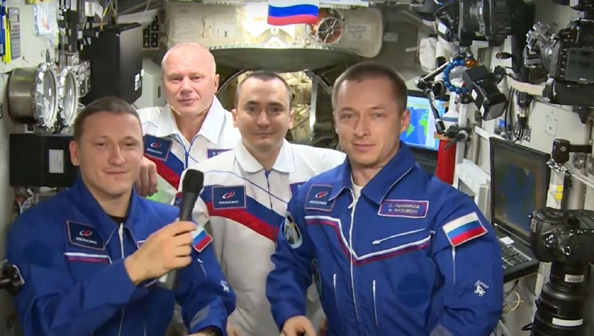 Ruski kosmonauti sa Međunarodne svemirske stanice čestitaju Dan kosmonautike povodom 60 godina od leta Jurija Gagarina u svemir - Sputnik Srbija, 1920, 12.04.2021