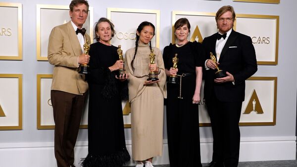 „Земља номада“ проглашен за најбољи филм на 93. додели Оскара - Sputnik Србија
