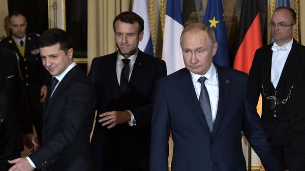 Predsednici Ukrajine, Francuske i Rusije, Vladimir Zelenski, Emanuel Makron i Vladimir Putin, na sastanku normandijske četvorke u Parizu - Sputnik Srbija