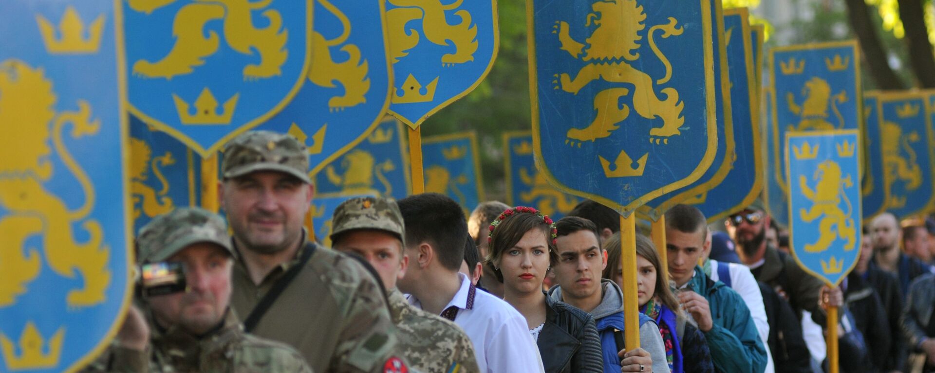 Učesnici marša tokom obeležavanja godišnjice osnivanja SS divizije Galicija u Lavovu - Sputnik Srbija, 1920, 03.06.2022