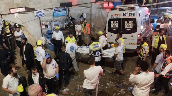 Хитна помоћ одвози жртве стампеда на верском фестивалу у Израелу - Sputnik Србија