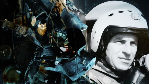 Deo padobrana i sedišta u kojem se katapultirao pilot Milenko Pavlović nakon što je njegov avion pogođen  - Sputnik Srbija