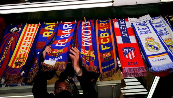 Шалови најпознатијих шпанских фудбалских клубова (Барселона, Атлетико, Реал...) - Sputnik Србија