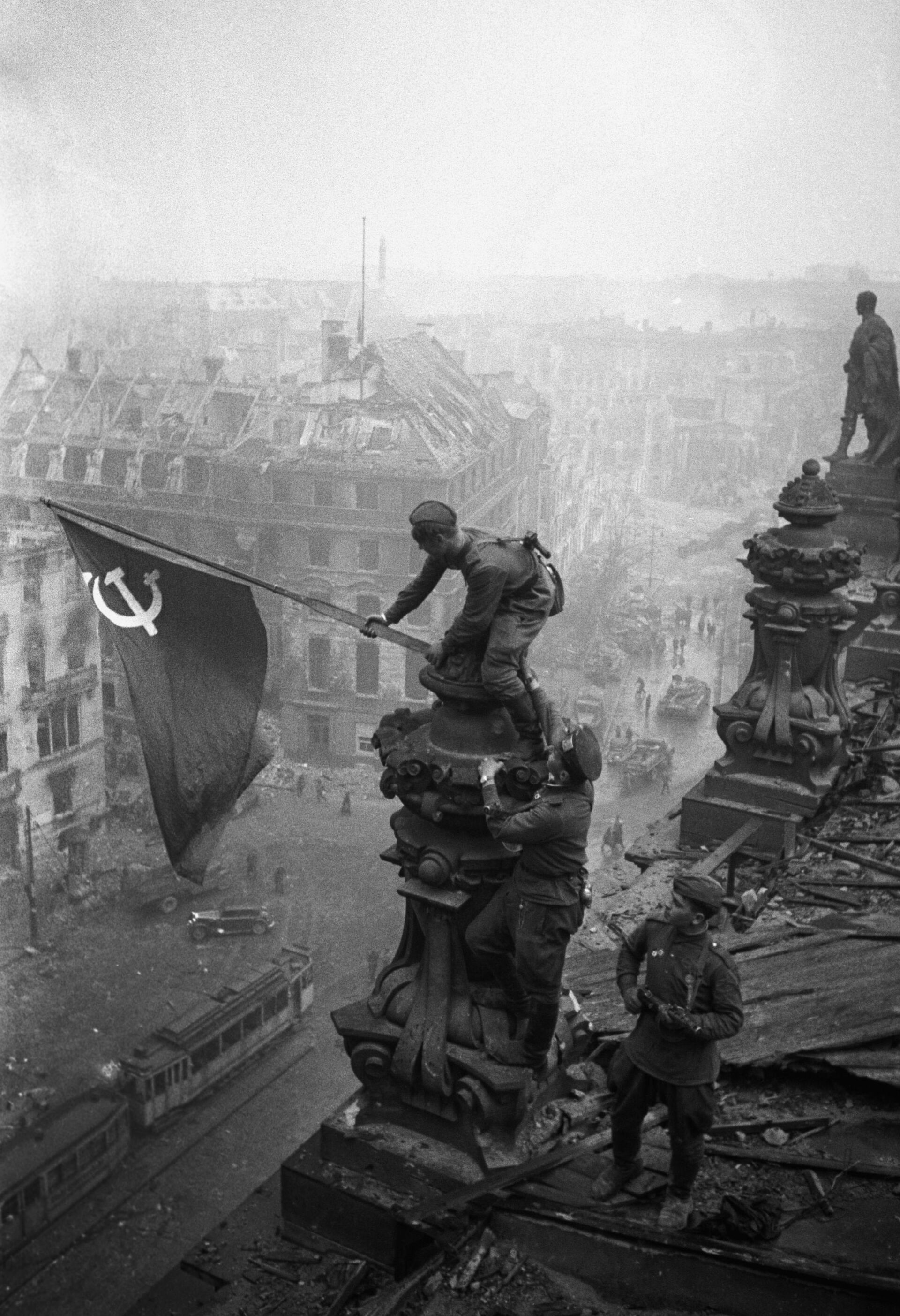 Знамење победе над Рајхстагом у Берлину, 1945. година - Sputnik Србија, 1920, 13.07.2021