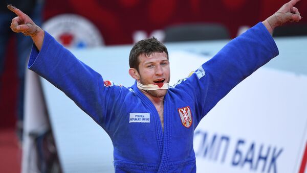 Nemanja Majdov, srpski džudo reprezentativac, proslavlja bronzanu medalju na Grend slem takmičenju u ruskom Kazanju - Sputnik Srbija