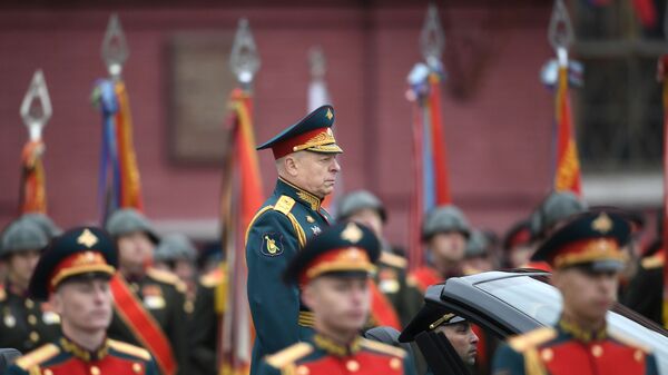 Врховни командант копнених снага Русије Олег Саљуков током војне параде у част 76. годишњице победе у Великом отаџбинском рату у Москви. - Sputnik Србија