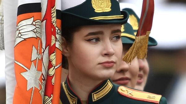 Kadet Vojno-kosmičke akademije pred početak vojne parade u čast 76. godišnjice pobede u Drugom svetskom ratu - Sputnik Srbija