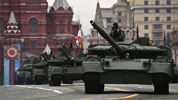 Тенкови Т-72Б3М на војној паради у част 76. годишњице победе у Другом светском рату, на Црвеном тргу у Москви. - Sputnik Србија