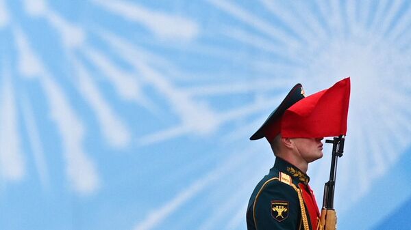 Војник на паради у част 76. годишњице победе у Другом светском рату у Москви - Sputnik Србија