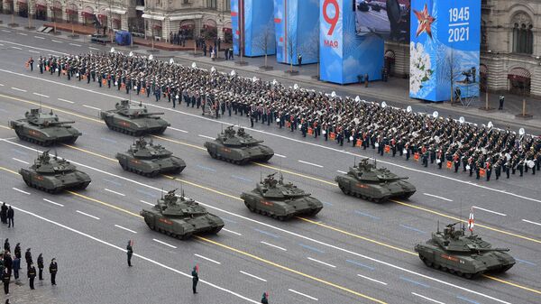 Tenkovi T-90M i T-14 Armata na vojnoj paradi povodom obeležavanja 76. godišnjice pobede u Velikom otadžbinskom ratu - Sputnik Srbija