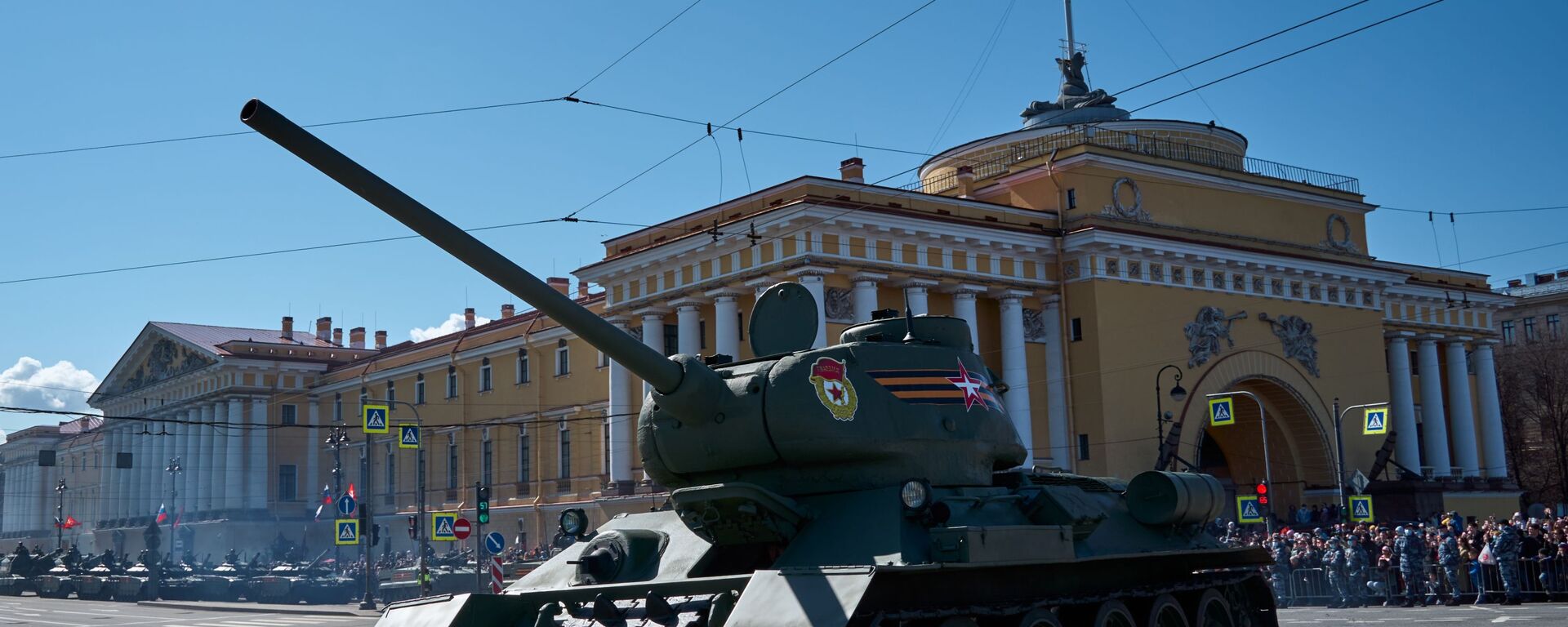 Тенк Т-34-85 на војној паради поводом 73. годишњице Дана победе у Другом светском рату у Санкт Петербургу - Sputnik Србија, 1920, 05.05.2022