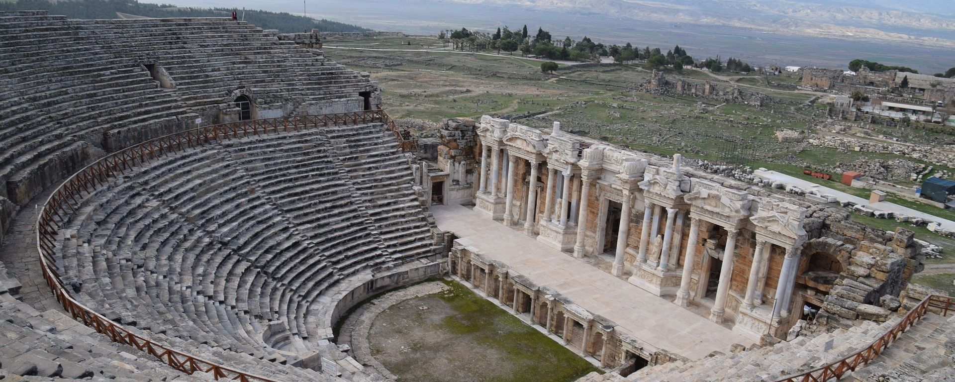 Arena u antičkom Hijerapolisu, u današnjoj Turskoj, gde se nalaze rimska Vrata pakla - Sputnik Srbija, 1920, 10.05.2021