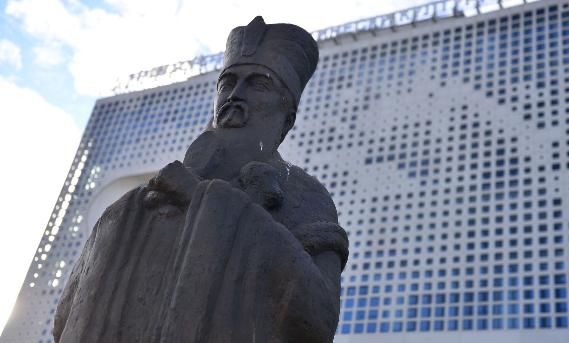 Споменик Конфучију испред будуће зграде Кинеског културног центра - Sputnik Србија, 1920, 13.07.2021