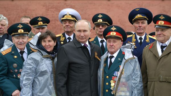 Владимир Путин на паради победе у Москви - Sputnik Србија