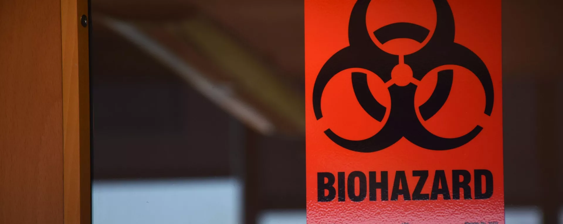 Znak za opasnost od biološkog oružja na vratima laboratorije u Gruziji - Sputnik Srbija, 1920, 21.03.2022