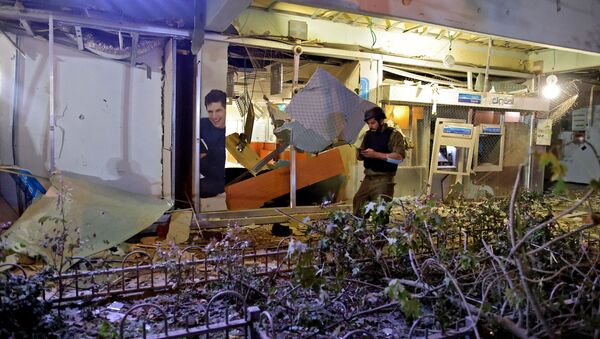 Израелске безбедносне снаге у бомбардованом предграђу Тел Авива - Sputnik Србија