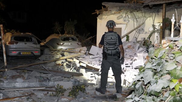 Израелски официр у Јехуди близу Тел Авива након гранатирања - Sputnik Србија