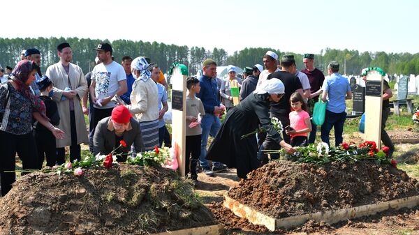 Sahrana poginulih u pucnjavi u školi u Kazanju - Sputnik Srbija